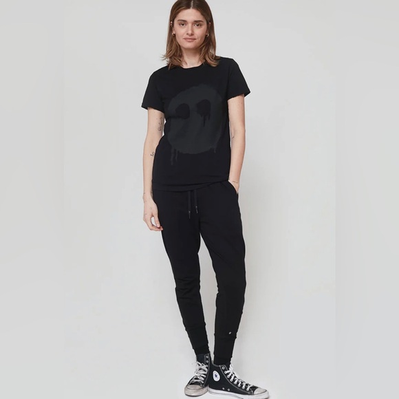 Nununu women’s melting mask T shirt in black - Picture 3 of 4